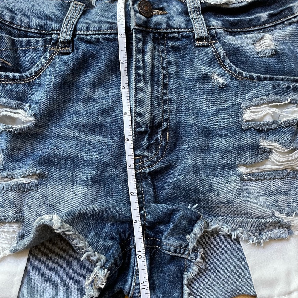 Vintage Reunion High Rise Distressed Denim Shorts Size 5 / 27 EUC - Picture 7 of 7